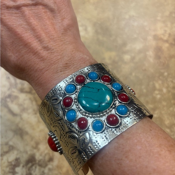 2 chunky southwest faux turquoise pose coral silver cuffs - Picture 6 of 9